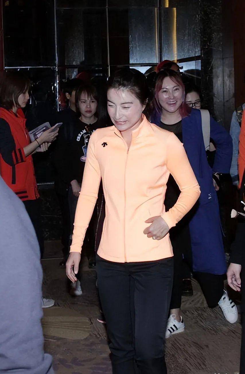 郭晶晶的美无需过多修饰!