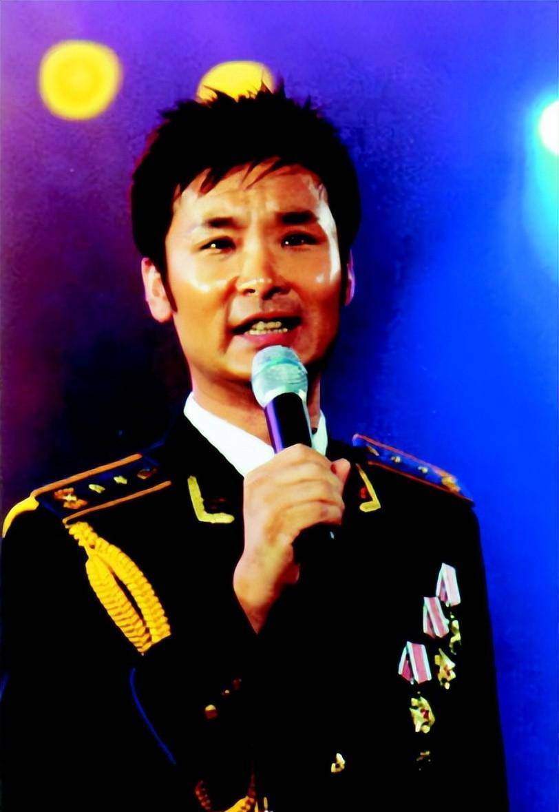 歌唱家刘和刚:小院失窃老酒被偷,免费办声乐班遭质疑,好人难做_母亲