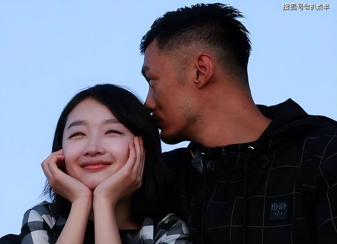 宇宙夫妇:余文乐vs周冬雨如今的她,被传和男星井柏然感情稳定,虽然