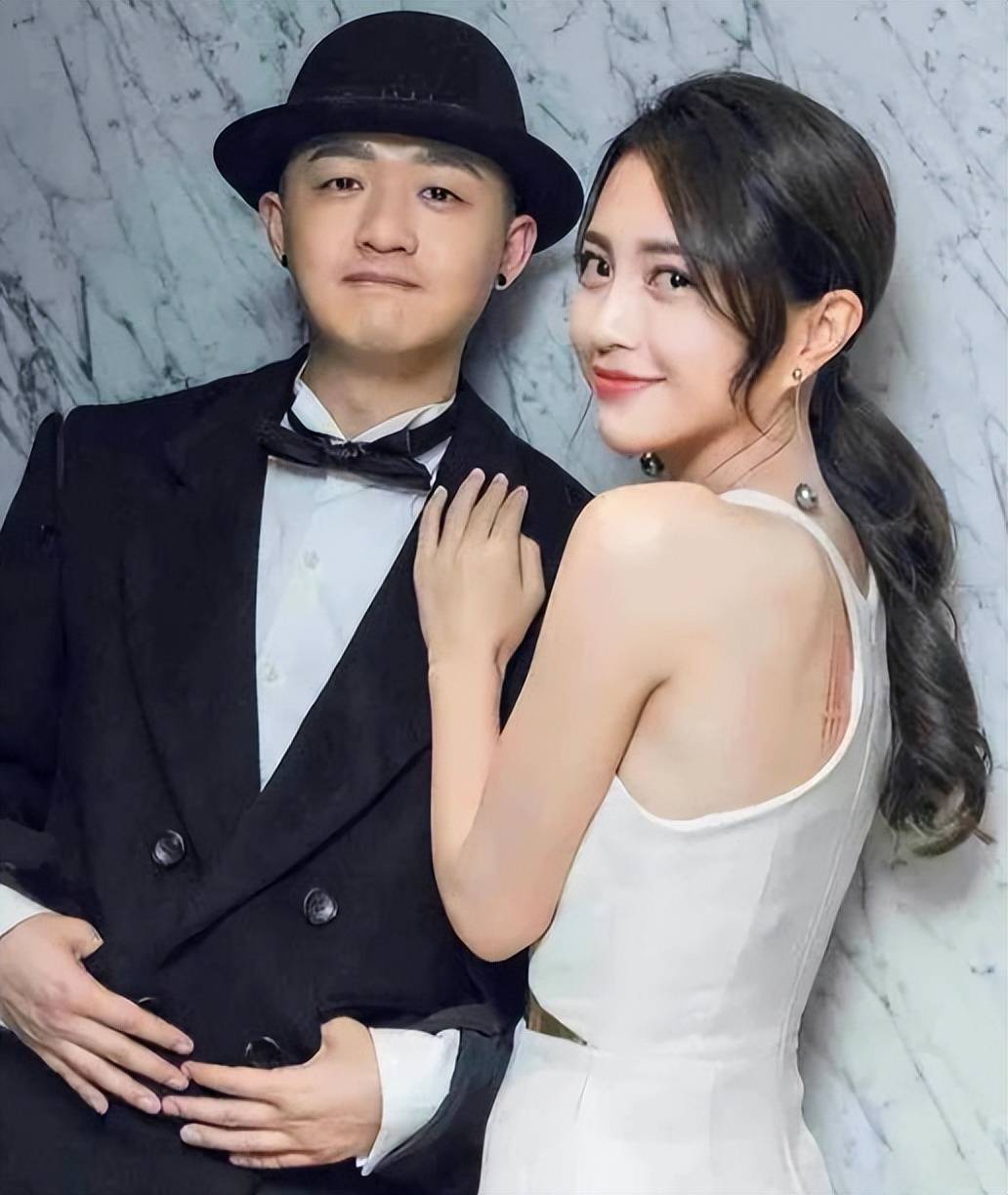 包贝尔深夜和美女相约酒吧,当街拉衣角,女方疑主持人伊一_包文婧_媒体