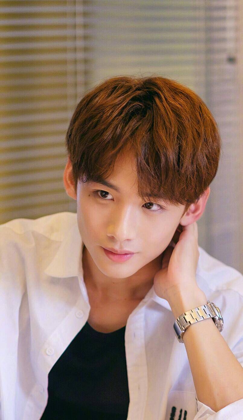 白敬亭这次演的特警帅翻了_感觉_鼻子_显得