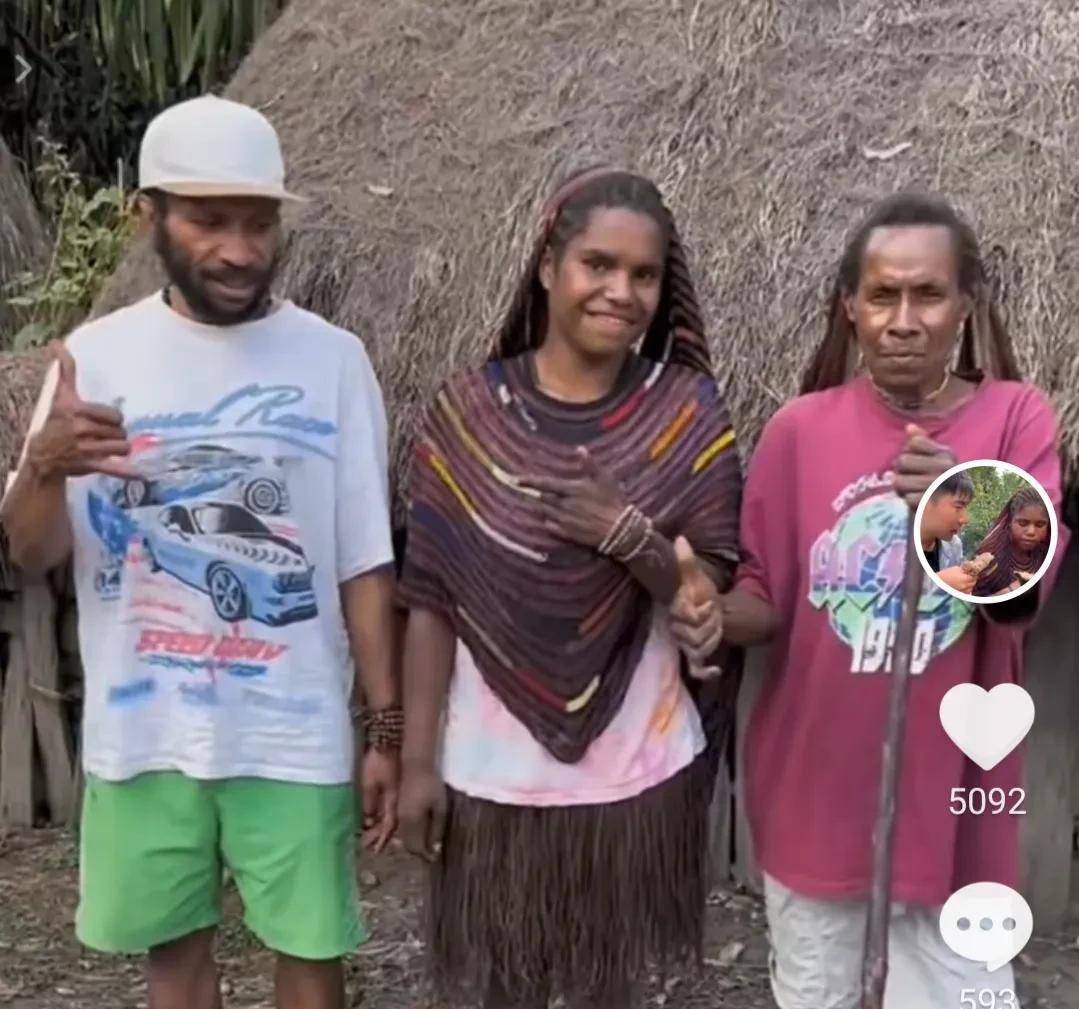 我们探险家李忆在巴布亚从林4年,离开前带土著人进城体验生活_玛丽_一