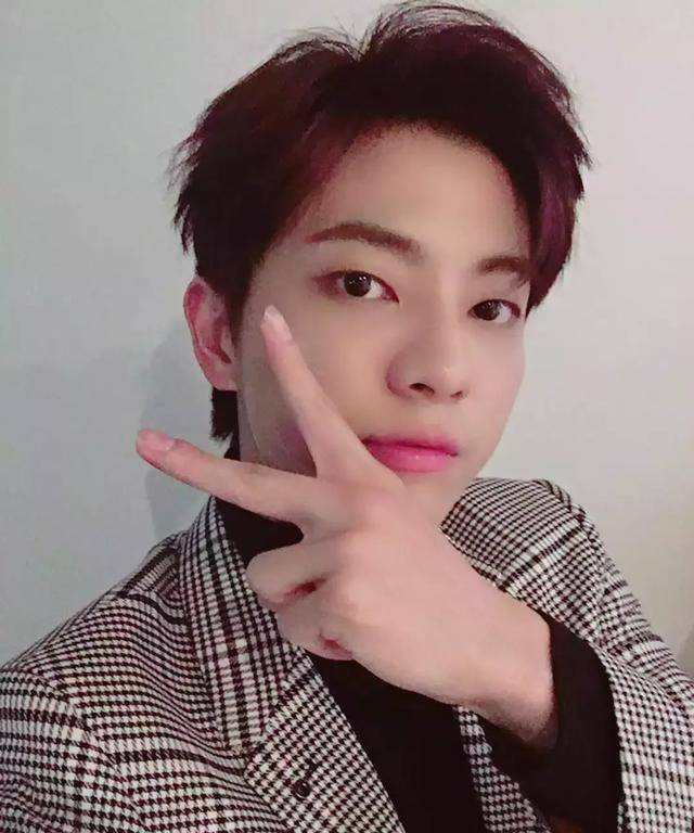 在原团体madtown解散的状况下,《theunit》结束之后,leegeon属于没有