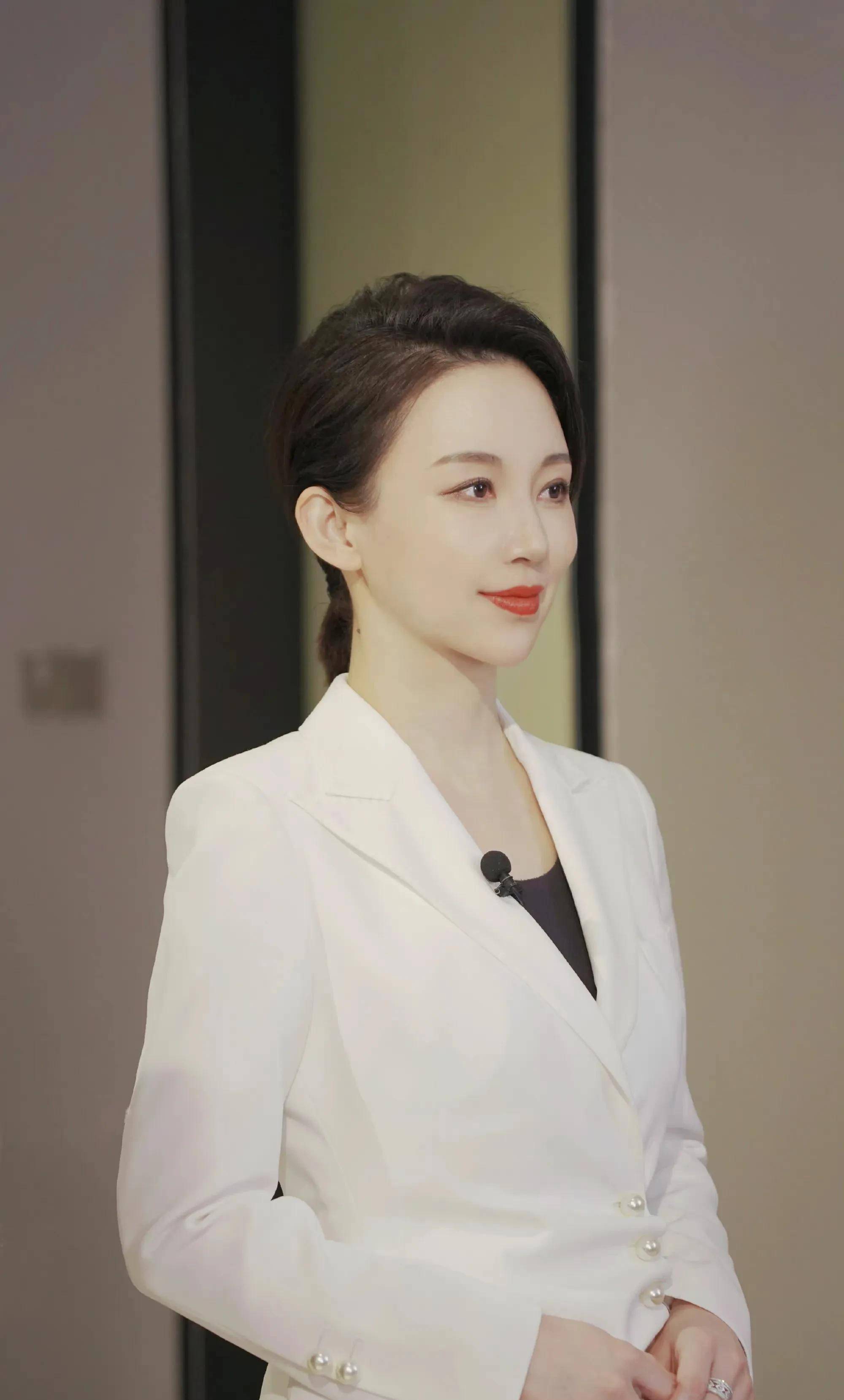 潘晓婷最新照片曝光,冻龄女神果然名不虚传,球迷直言太美啦!