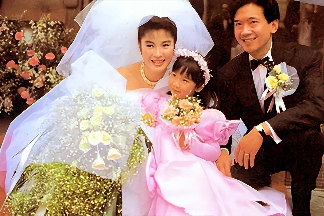 杨紫琼的父母并不赞同女儿与潘迪生的恋情,主要是认为他离过婚还有一