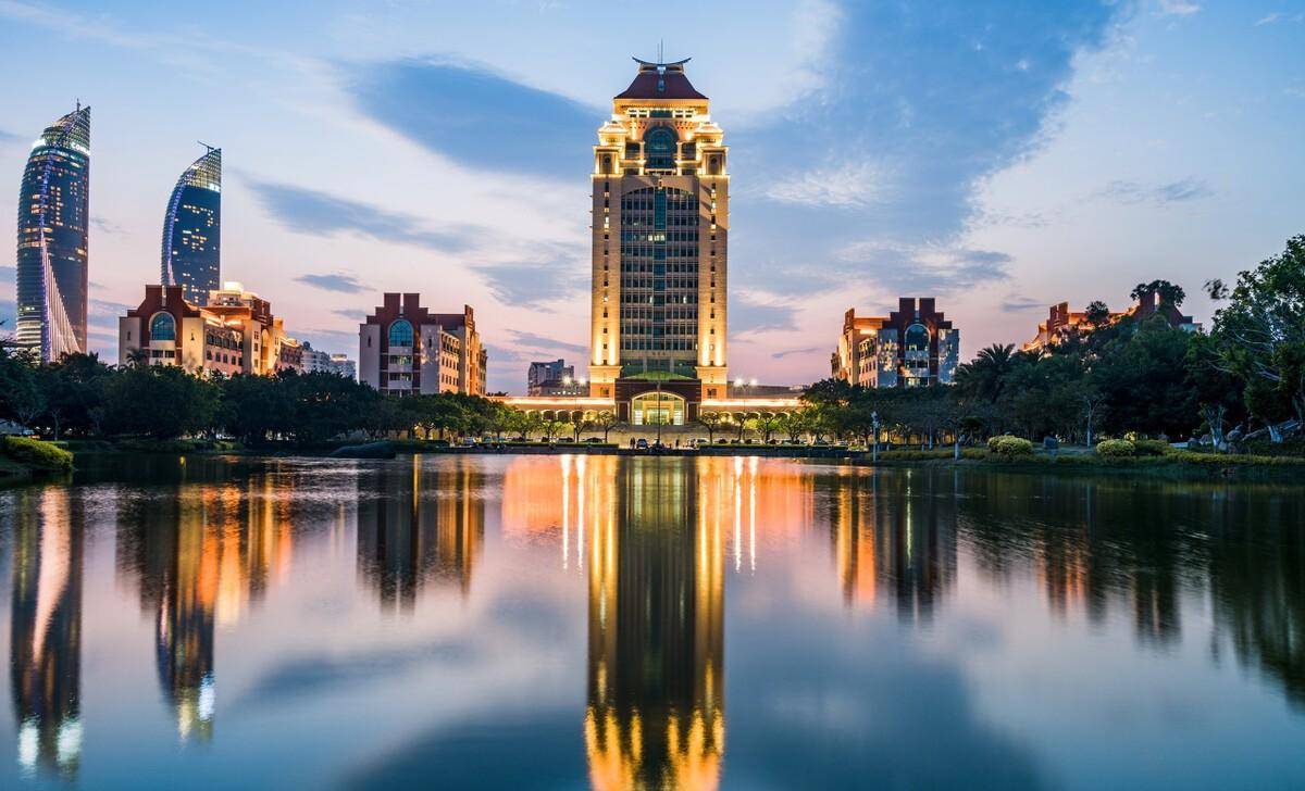 芙蓉湖芙蓉隧道,情人谷等等,也是一起來看流星雨的取景地哦;1,鼓浪嶼