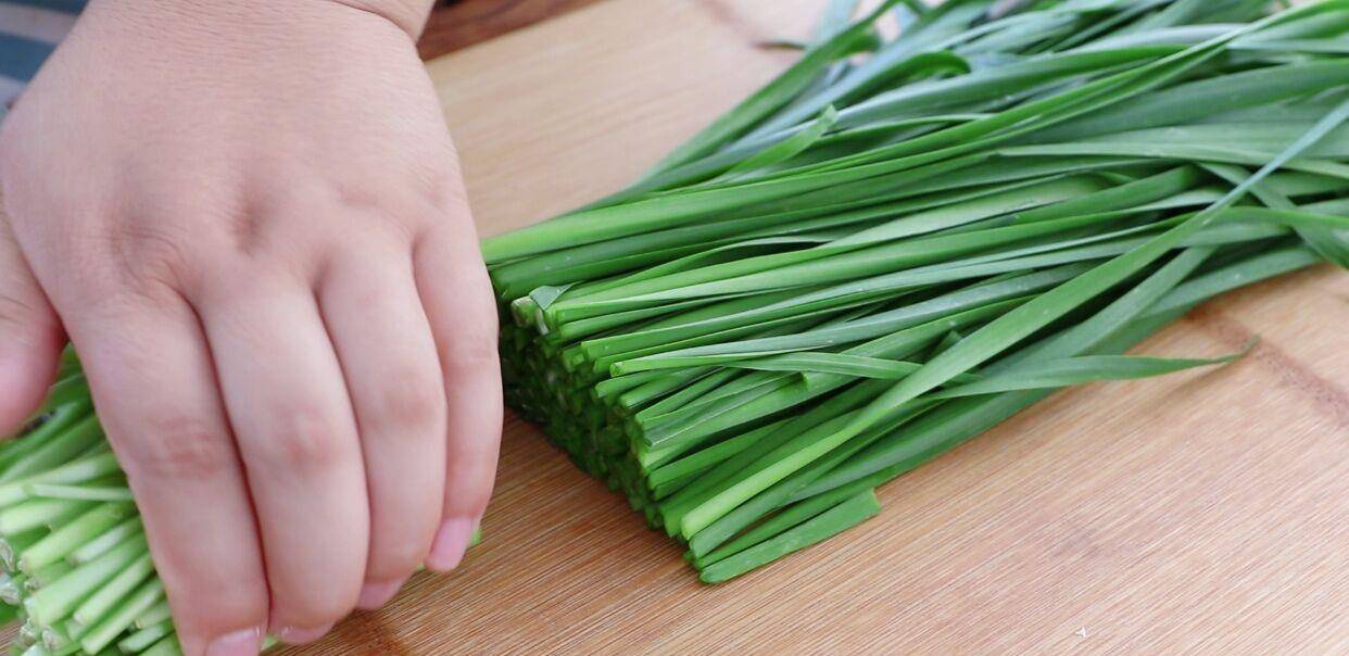 韭菜饼的做法（鸡蛋韭菜饼怎样做） 第3张