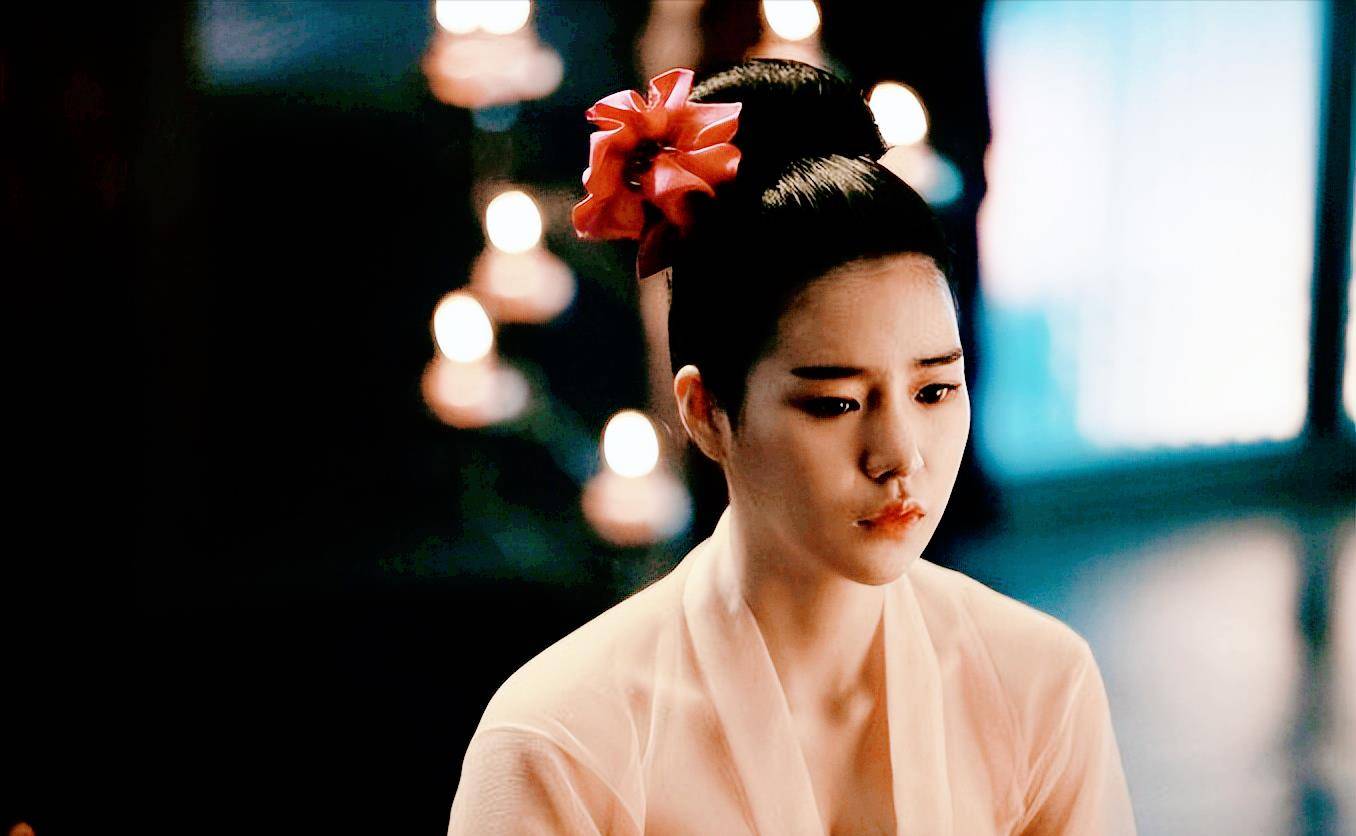 《黑暗荣耀》中的"恶女"朴妍珍的扮演者-林智妍_一角_宋慧乔_姐姐