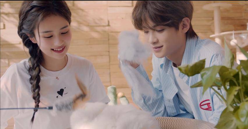 青春女星白鹿晒新mv清纯迷人,与"男友"如胶似漆,温馨缠绵_黄明昊_开心