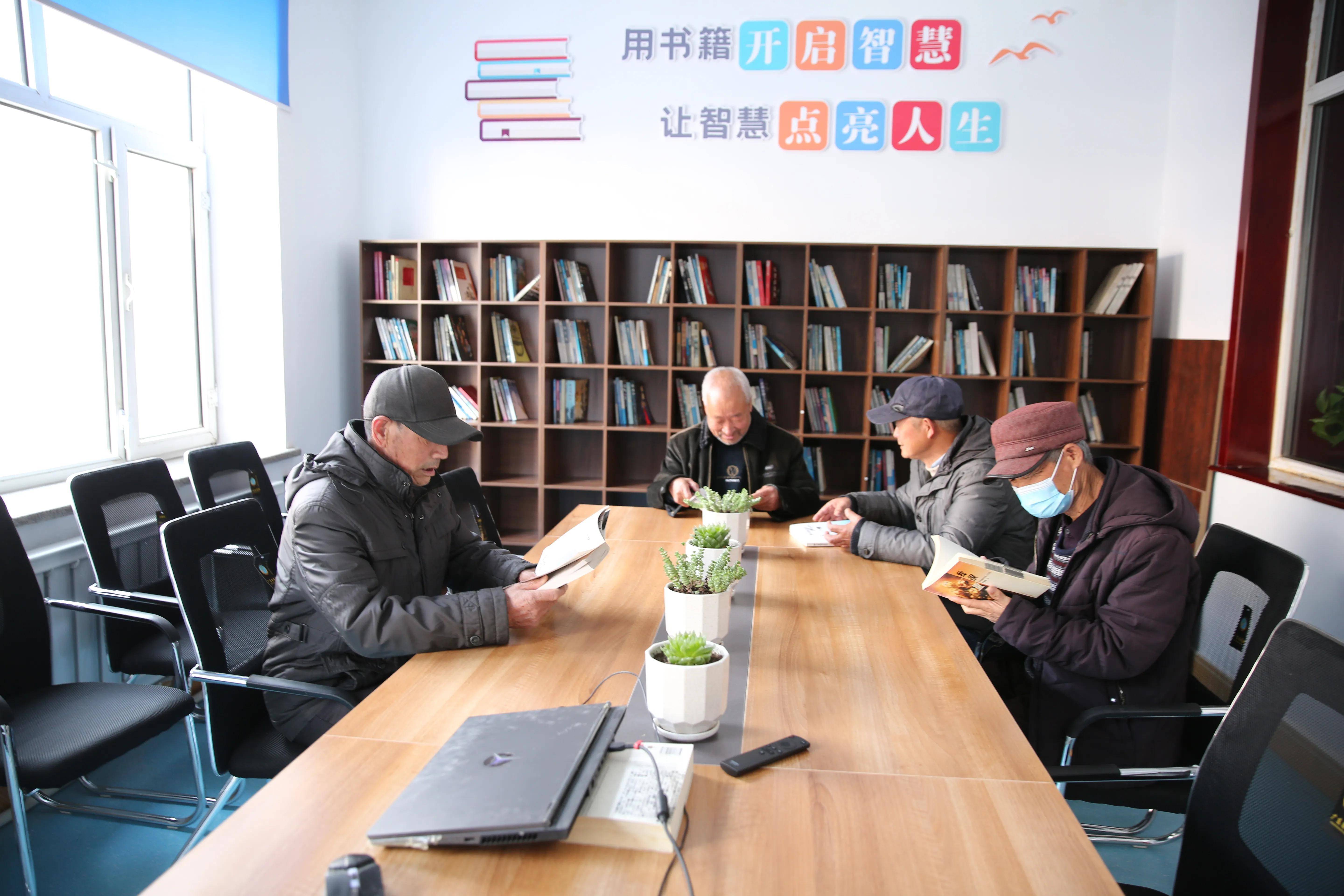 黑龙江龙江县:"敬老小站"揭牌 民生再添"红利"_老年人_龙江镇_群众