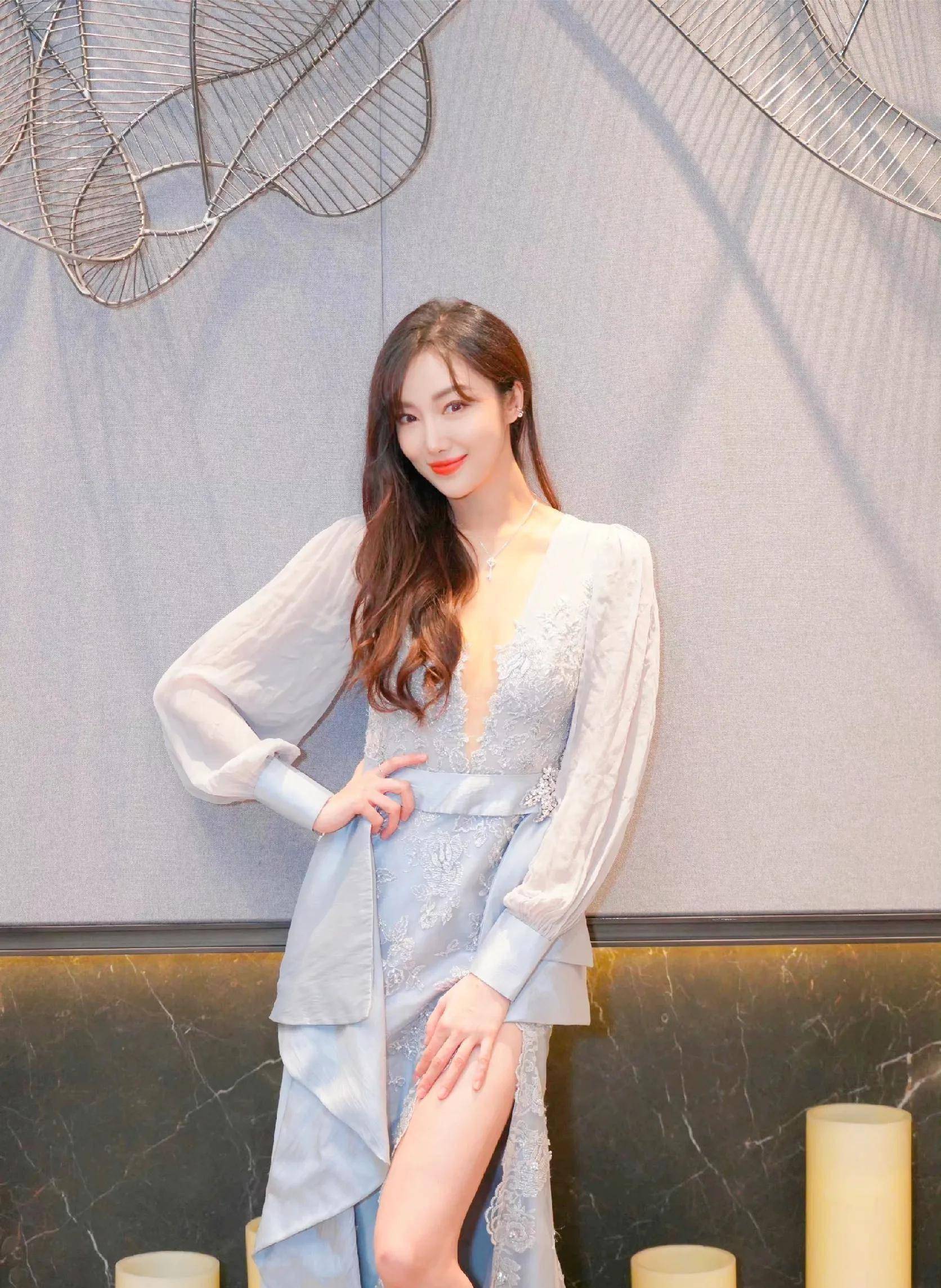 身陷"厕所门"的林琳奇,有着"长腿美女"的美誉,和兽兽共过事_翟凌_北京