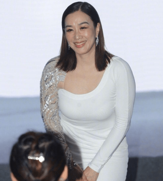 "少女腰"和"女子腰"有啥区别?看看钟丽缇生娃前后,你就懂了