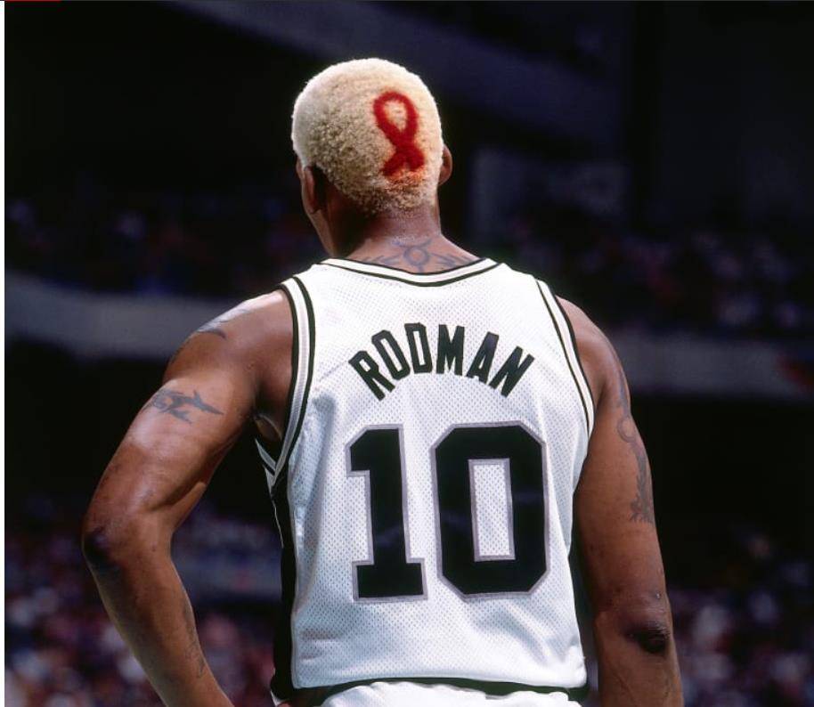 还记得当年丹尼斯·罗德曼穿上婚纱声称要嫁给他吗?