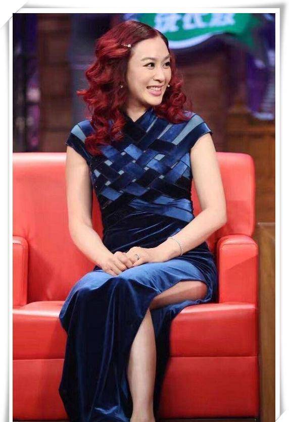 钟丽缇在活动中胖得发胖,陷入了灾难现场,网友:暗恋张伦硕3秒_衣服