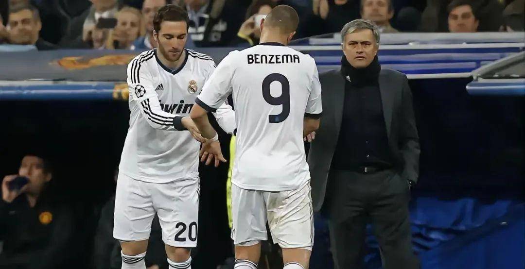 当金球和退役在同一天,伊瓜因和本泽马的命运交响曲_皇马_赛季_巴萨