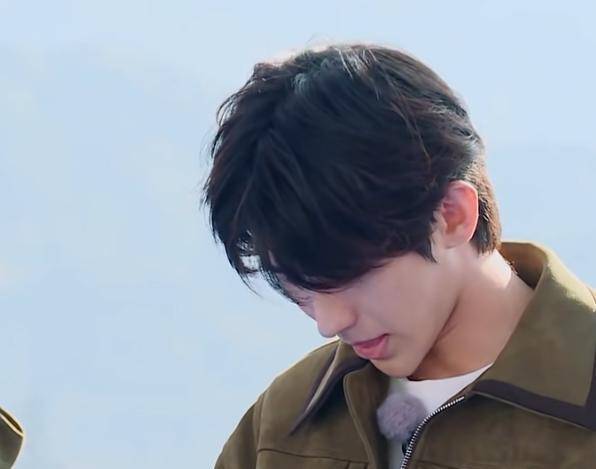 蔡徐坤首次提及感情生活?刚说7字就被闭麦,助理吓得疯狂擦汗