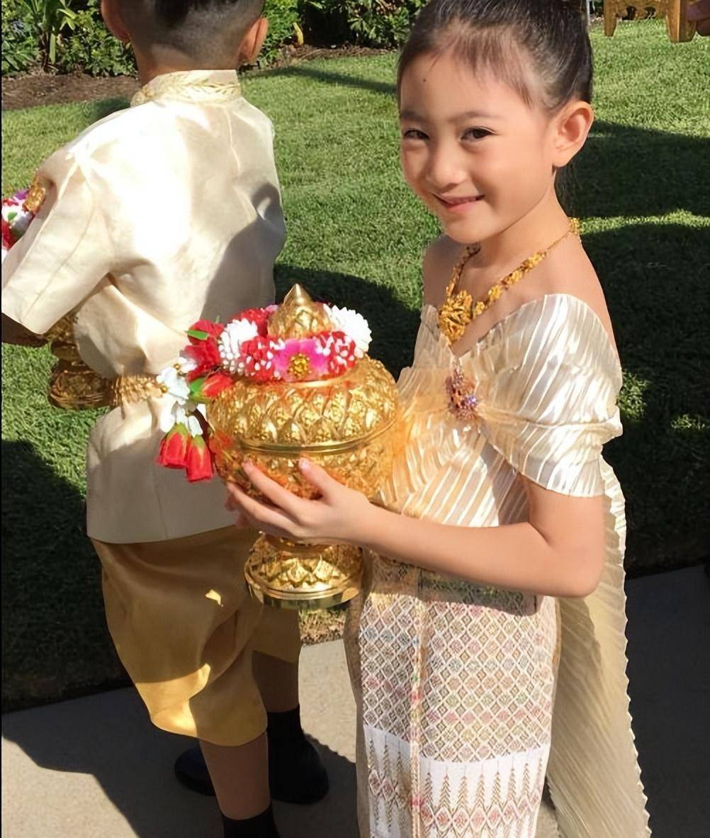 参加花样滑冰比赛,比赛失误跌倒,郭晶晶台下观摩_李安琪_弟弟_爸爸