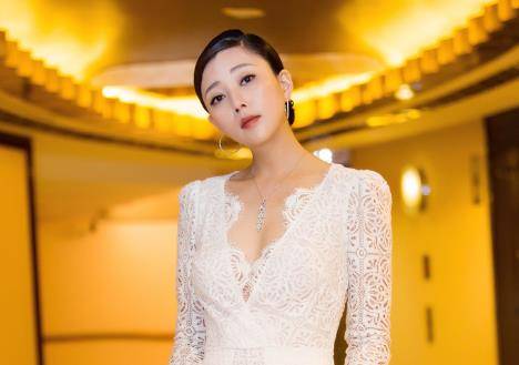 她是演员中的女富豪,多辆豪车轮流开,今39岁看着就像是19岁_殷桃_观众