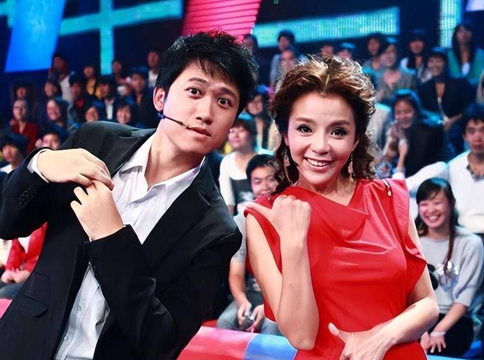 央视名嘴朱迅脸部变样引争议!