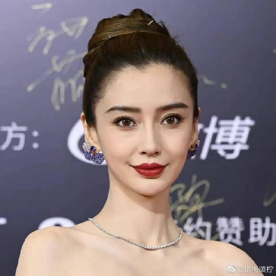 事发22年微博之夜女星生图,金晨排骨身材,樱桃更是打破我所有幻想