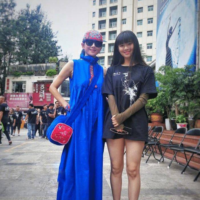 小彩旗近照被晒出,看清照片后,网友直呼:小彩旗已不复存在_杨丽萍_t恤