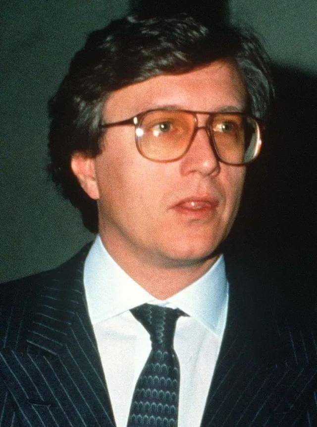 讲述ladygaga饰演的patriziareggiani雇于1999年谋杀前夫maurizio