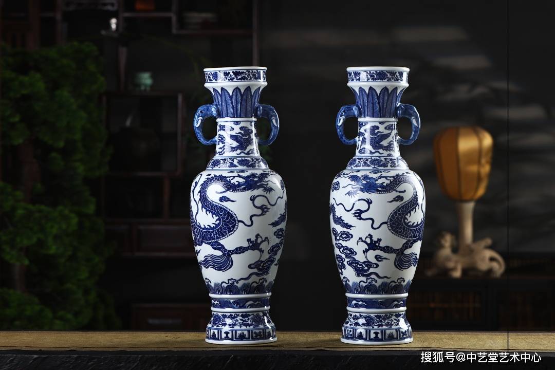 一对改变中国陶瓷史的瓷瓶|青花云龙纹象耳对瓶_手机搜狐网