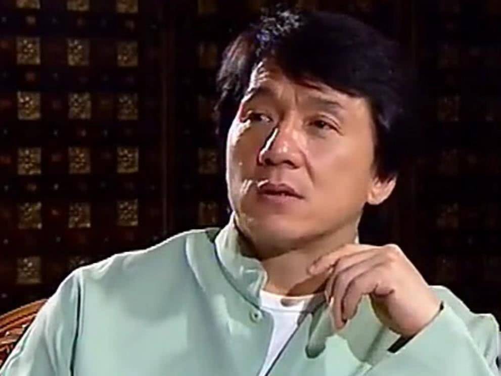一方面在于难以管教,父母在取舍之间将他送往香港戏曲大师于占元那里