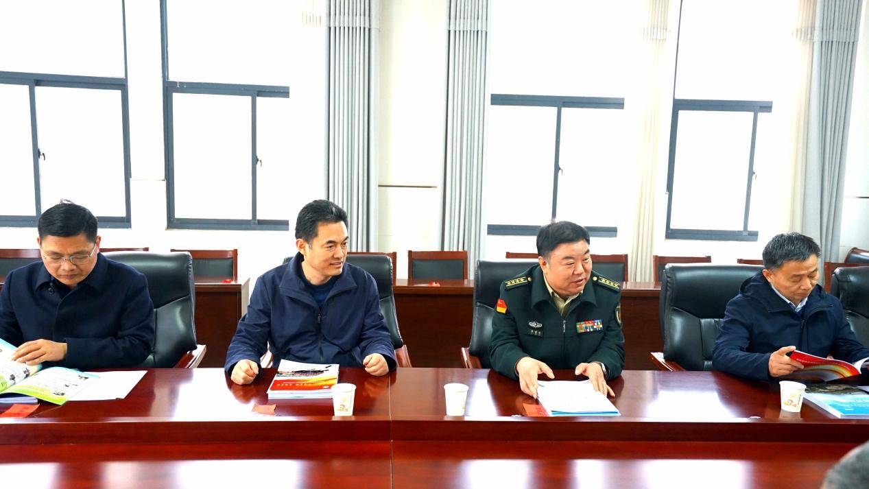 濮阳军分区,市委宣传部,市教育局领导到市示范性综合实践基地进行工作