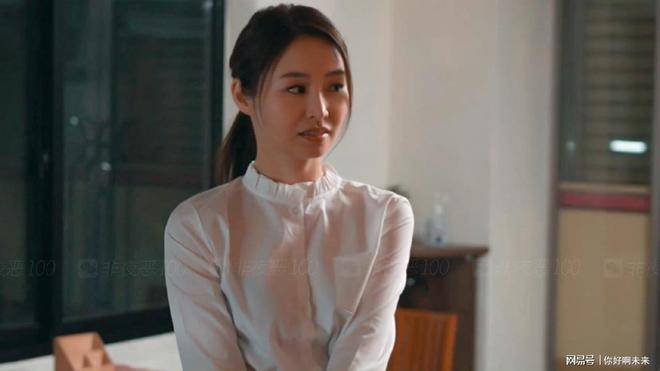 今天要隆重推荐一位成熟风的女优,夏目彩春1984出生,最近40岁的她风韵