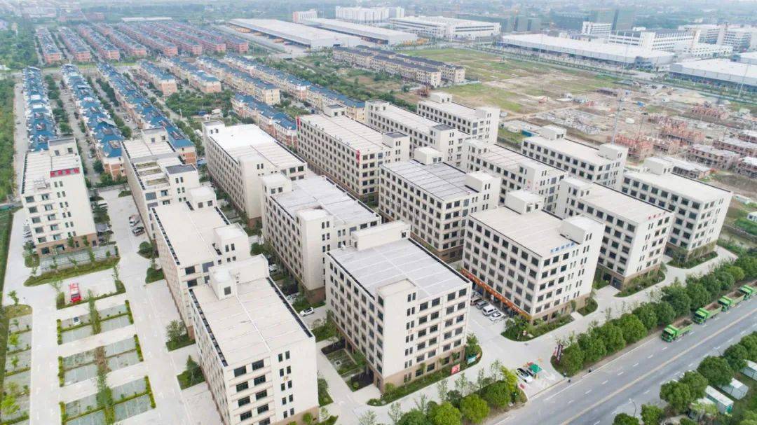 化,智能化变革,实现供应链协同,价值链提升,为服装企业提供集聚发展