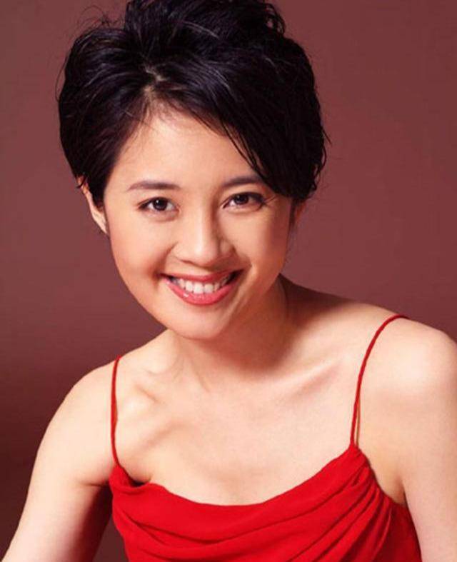 她是电视女子主持,曾与倪萍老人同台,因生活"不检点"被开除_许戈辉