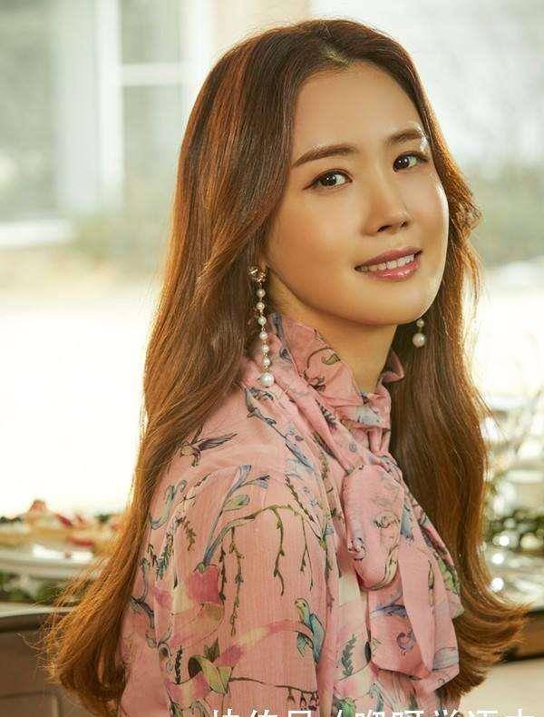 颜值很高,身体也很高,身高170cm,但是,最近李多海的脸被很多人质疑,我