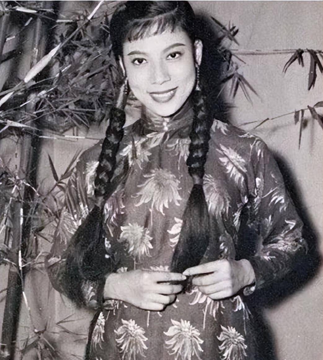 香港"鬼后"罗兰:拍了百部鬼片,至今无人敢娶,膝下只有古天乐_角色