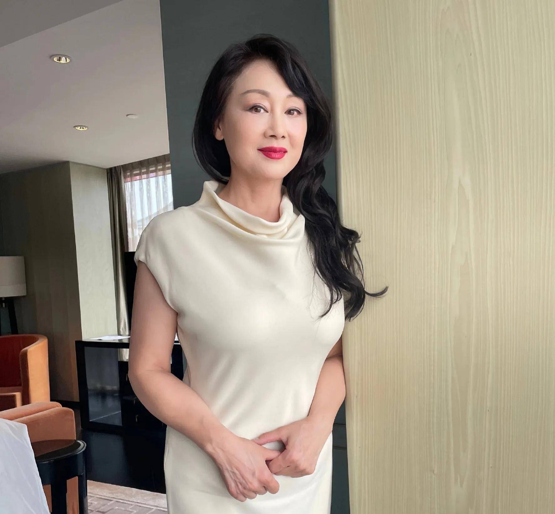 王姬坎坷的一生,造就了自己极具风情的成熟气质,令人难以自拔