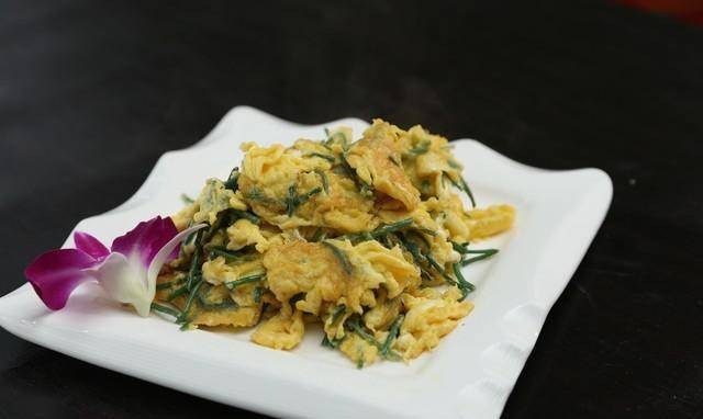 葱炒鸡蛋的家常做法,清淡可口巨下饭,大人小孩都爱吃_爸爸_清水_野菜