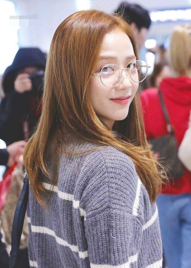 "仙女颜值"金智秀,各种发色,各种穿搭,美不胜收_头发_红色_女神