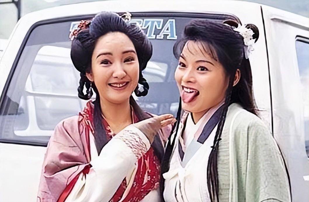 97版《天龙八部》幕后花絮:乔峰剔牙,阿朱搞怪,神仙姐姐秀肌肉_黄日华