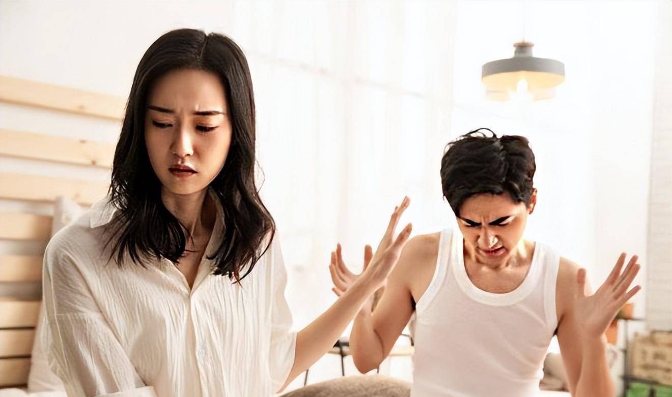 特别是在爱情中,背叛会给人造成极大的打击,让人感到被欺骗,被辜负.