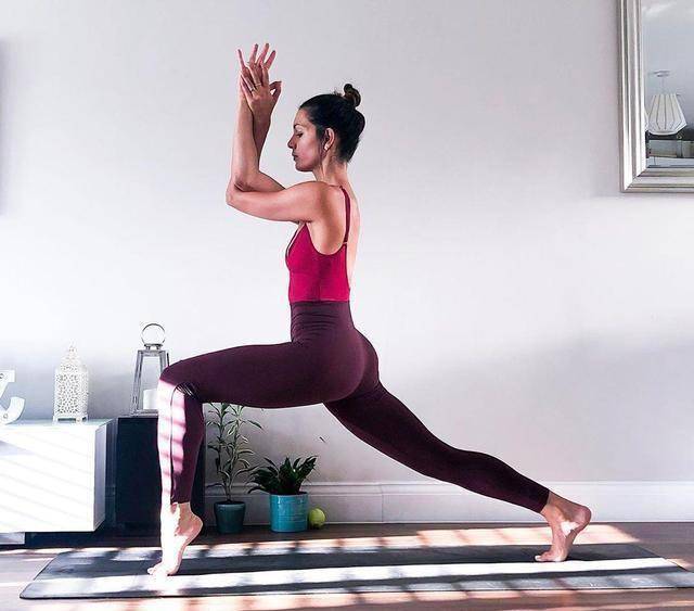 40岁霍思燕变公主,瑜伽变冻龄美人_动作_体式_全身