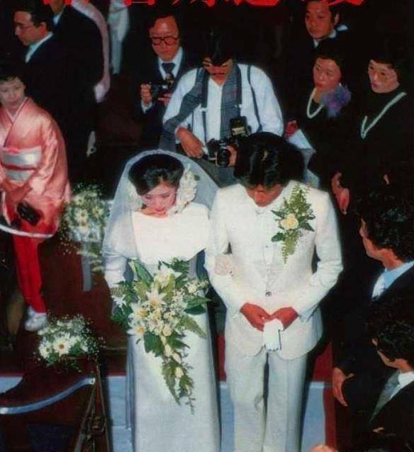 婚后,夫妻俩育有两个儿子.三浦佑太郎是他们的长子.