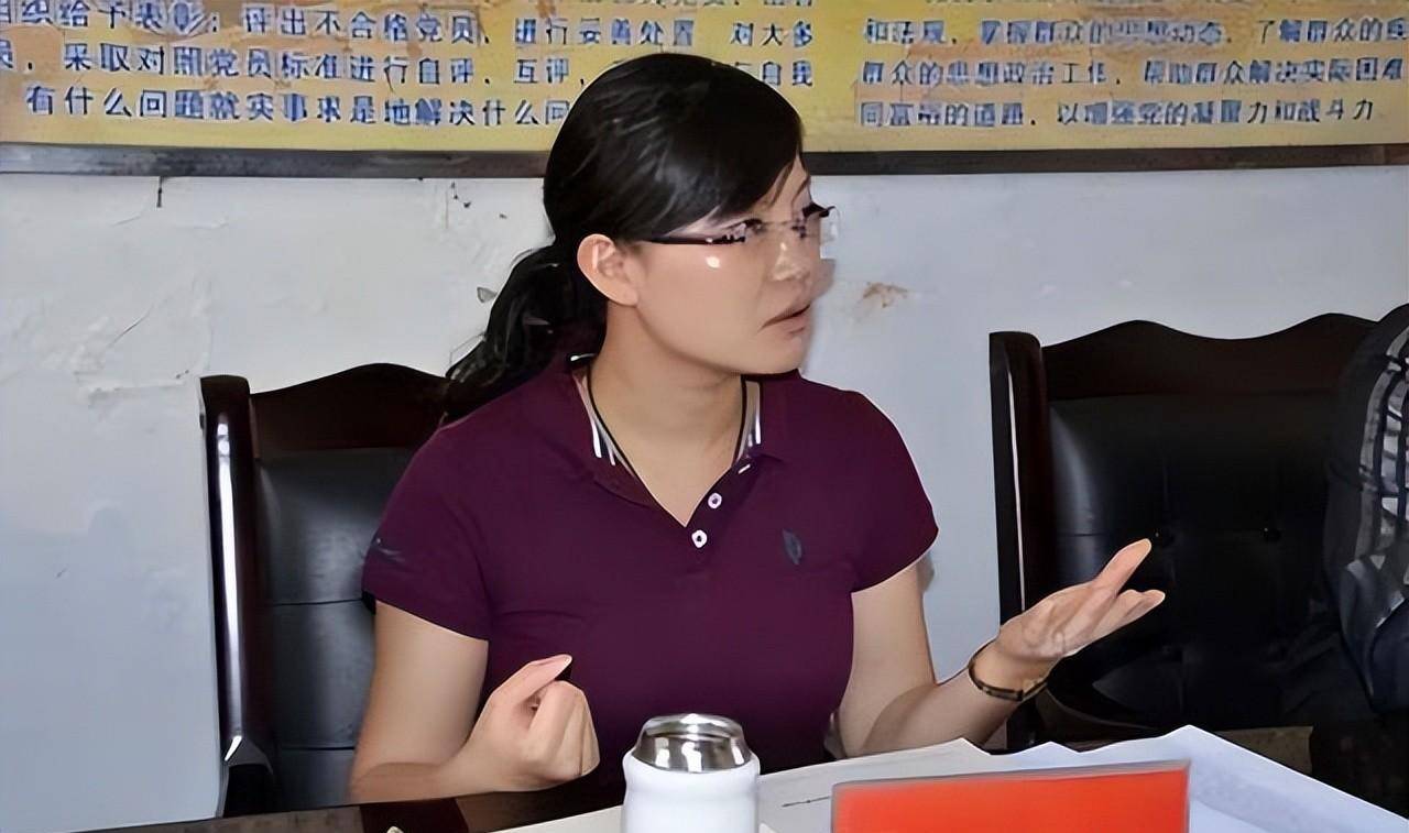 再以最近"爆火"的,"最年轻正厅",云南领导段颖为例.