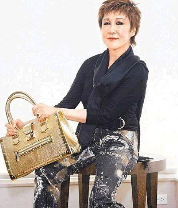 向华强宠她40年,如今还与向太以姐妹相称_丁佩_陈岚_感情