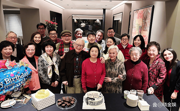 岁生日宴会上,包括曹可凡曹天维父子俩在内总计有20位亲朋好友出席,看