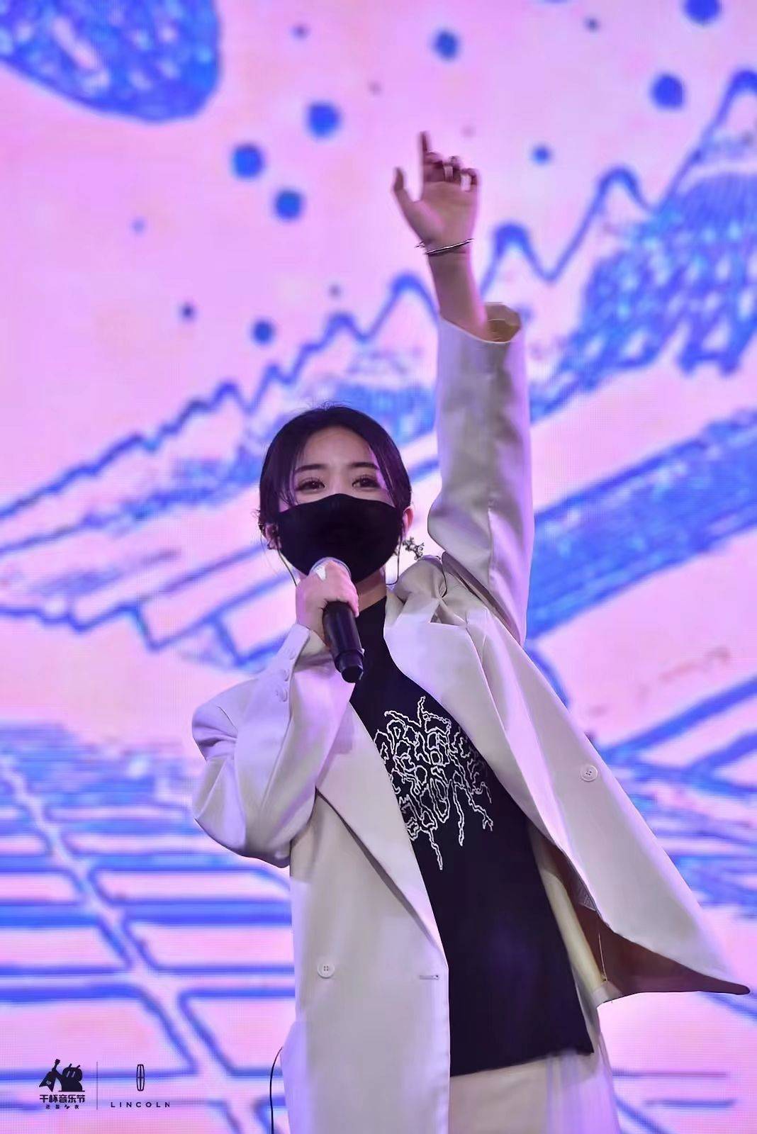 3月18日迷笛音乐节现场,b站up主,新生代音乐人翠花不太脆以标志性的半