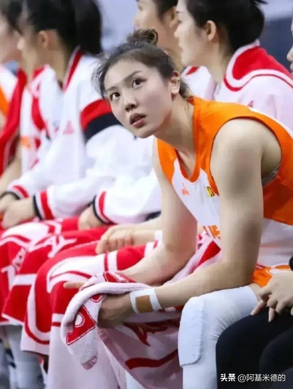 2016年6月,张茹代表中国队参加u17女篮世青赛,帮助中国队获得第四名