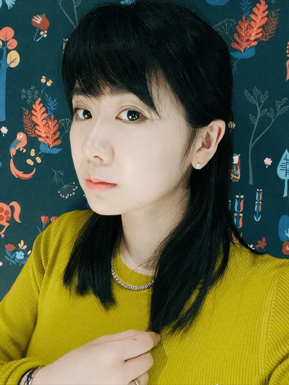 福原爱真的太会穿了,雾霾蓝毛衣配鹅黄色仙女裙,日系风太甜美了_暖色