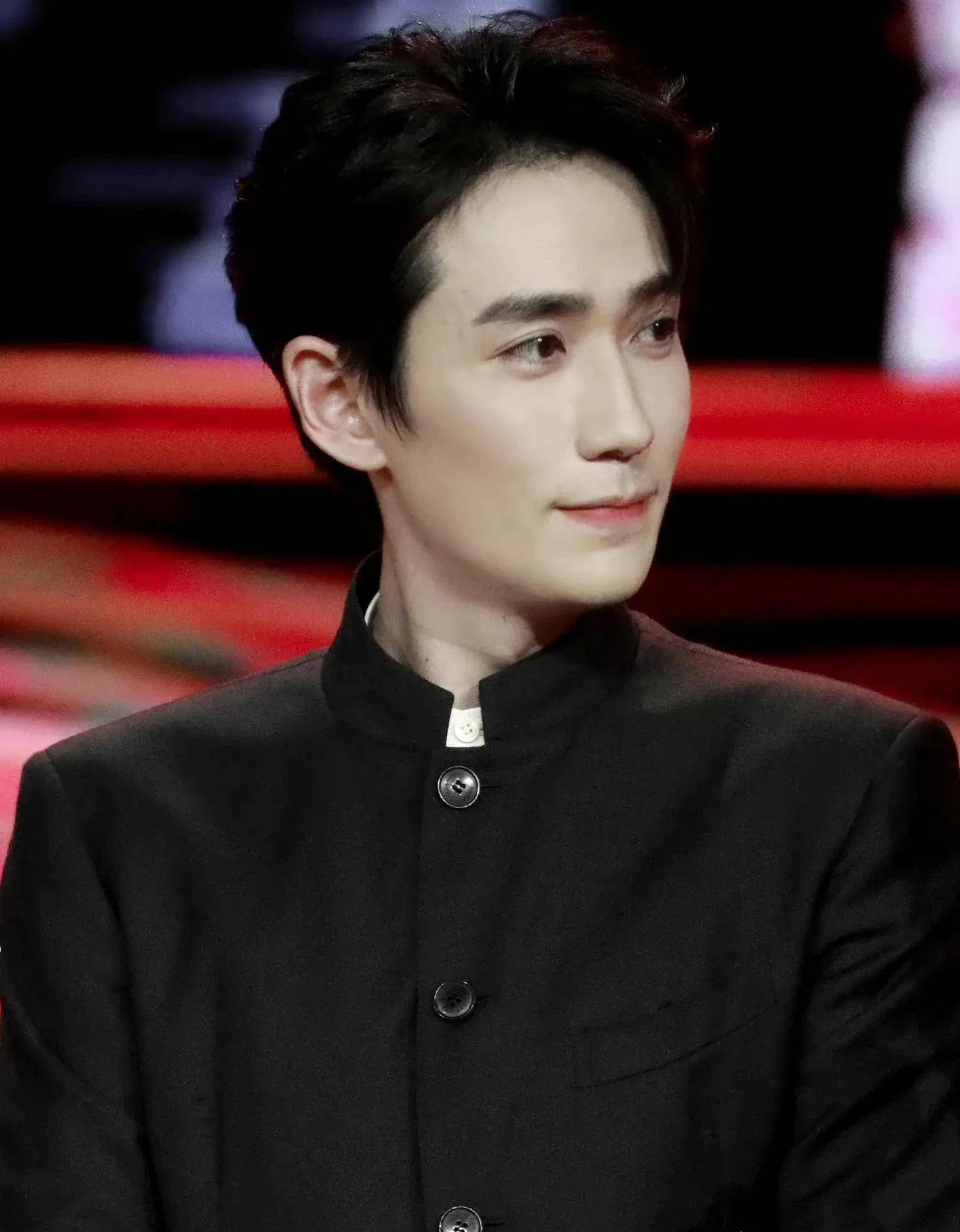 男明星"中山装"大赏:成毅王一博又正又帅,朱一龙让人移不开眼