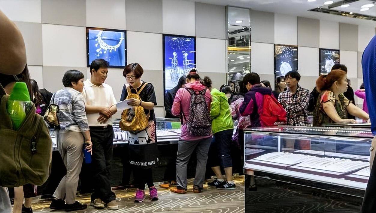 要警惕旅游"馅饼",看似低价团,实则暗藏玄机_购物团_导游_客人