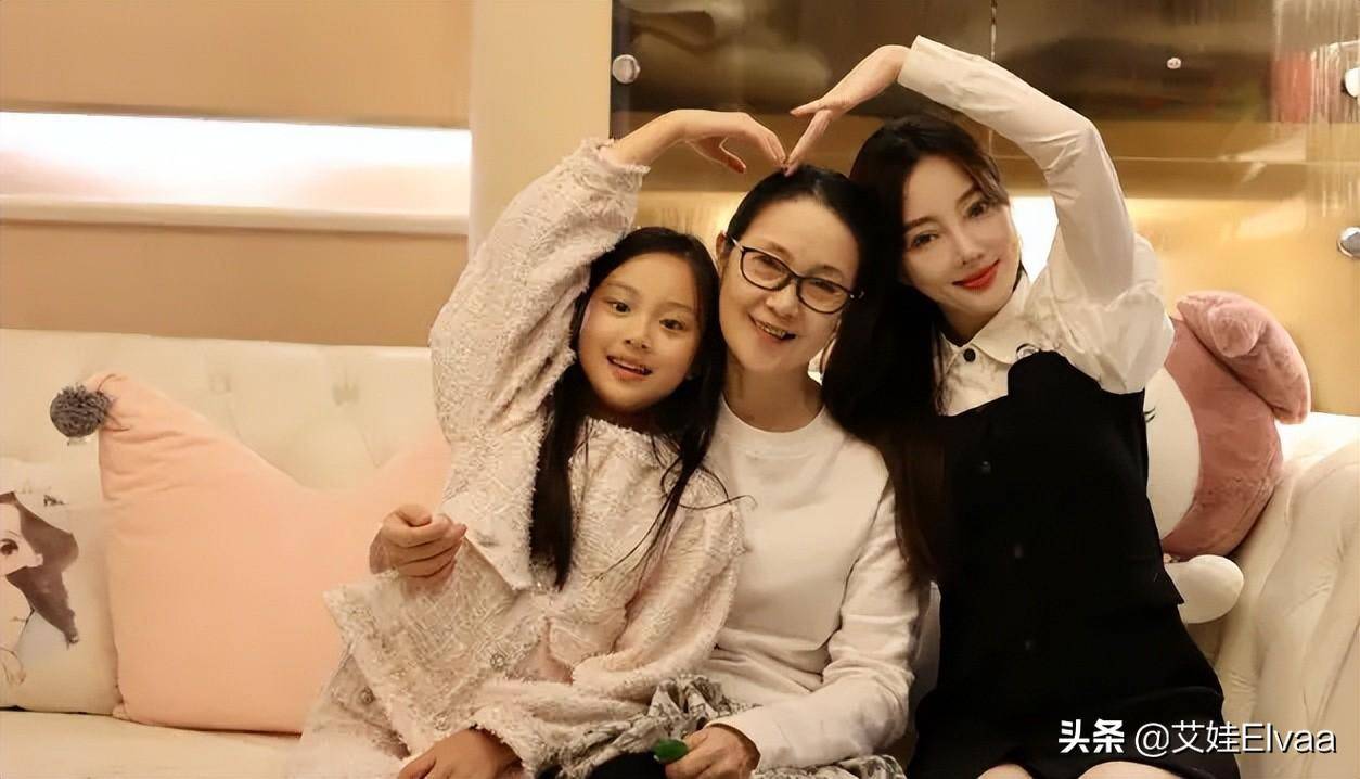 甜馨一家三口过520!